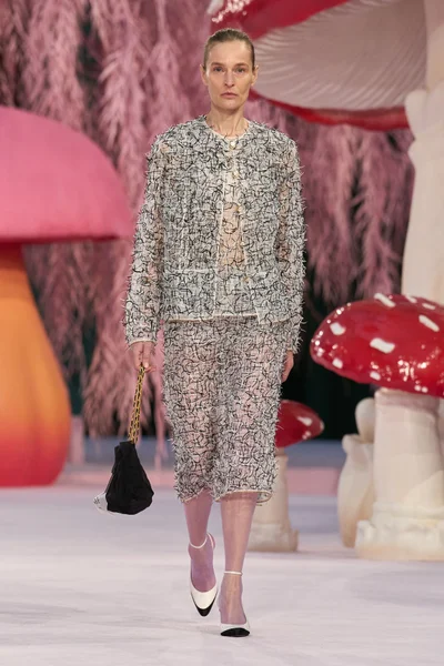 Look 8